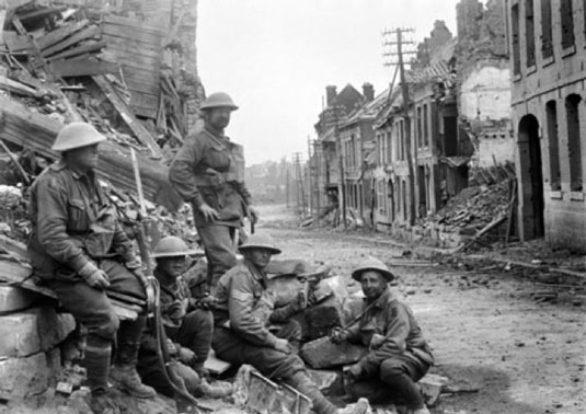 54th Battalion in Peronne, September 1918 (AWM03183)